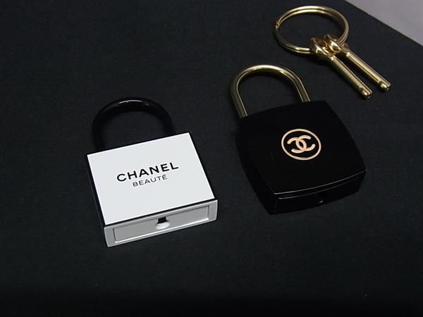 Chanel Coco Mark La Collection Cadenas Padlock Black And White Fp4721