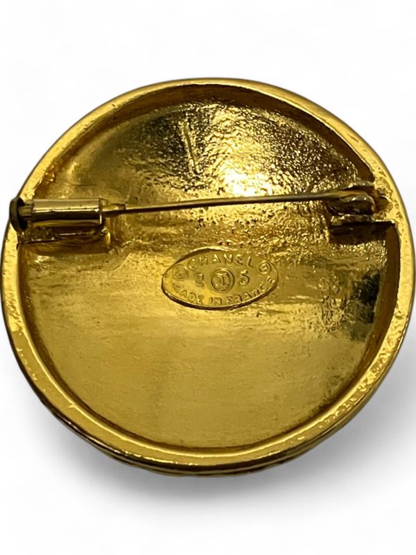 Chanel 25 Engraved 1990s Coco Mark Brooch Gold