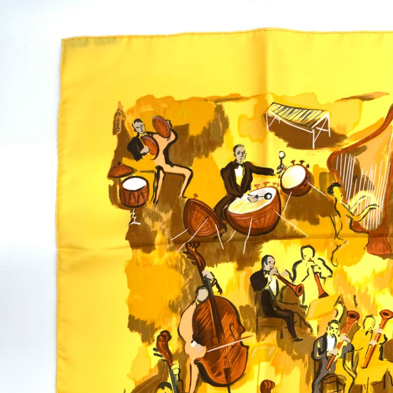 Grade Hermes Carre 90 Concerto Scarf Yellowish