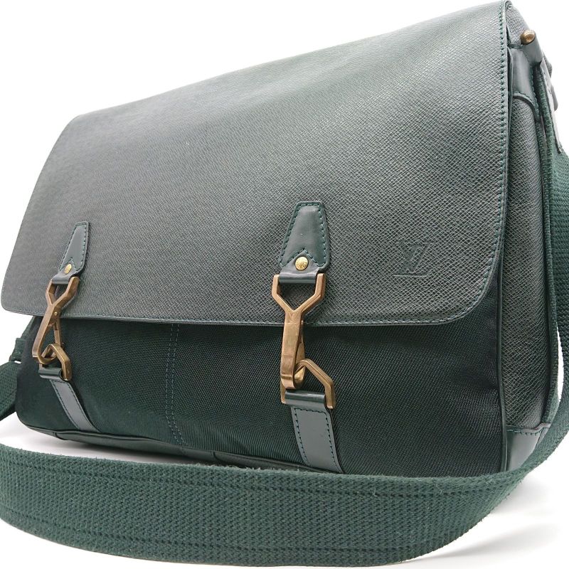 Louis Vuitton Messenger Bag Taiga D'elsewhere Dark Green