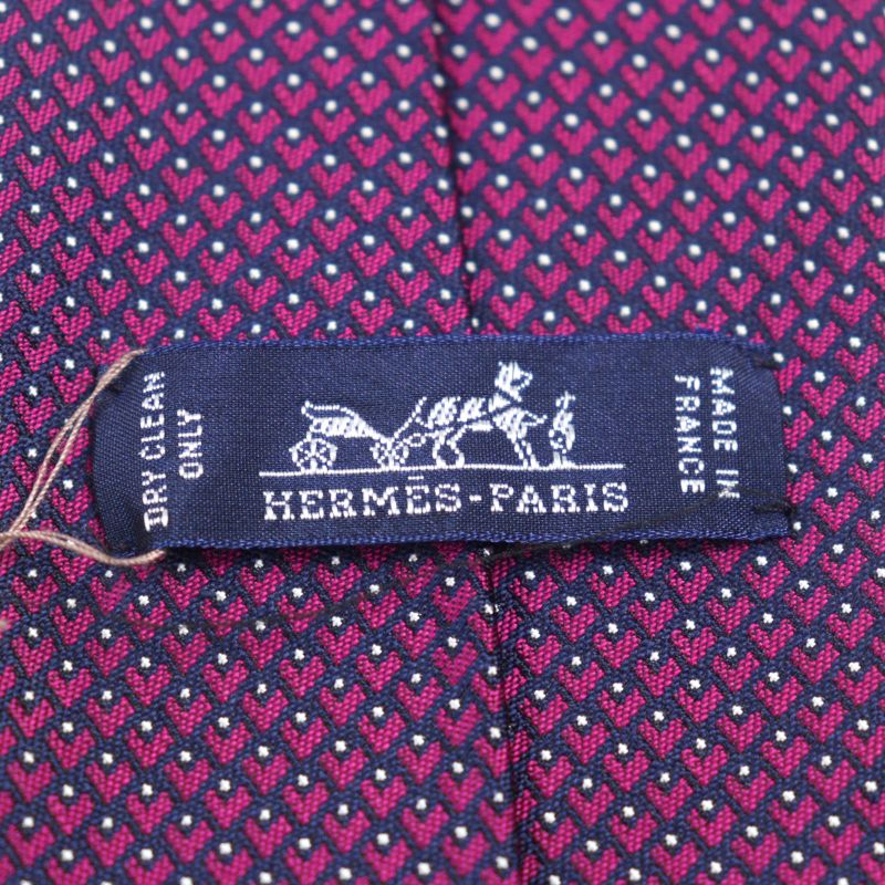 Hermes 659122t Cravate 100% Silk Marine Framboise Blanc Embroidered Heart