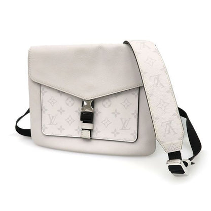 Louis Vuitton Taiga Llama Flap Messenger M30411