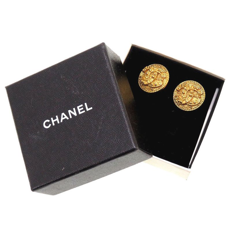 Chanel Coco Mark 04A Metal Gold Vintage Earrings 0060 Chanel