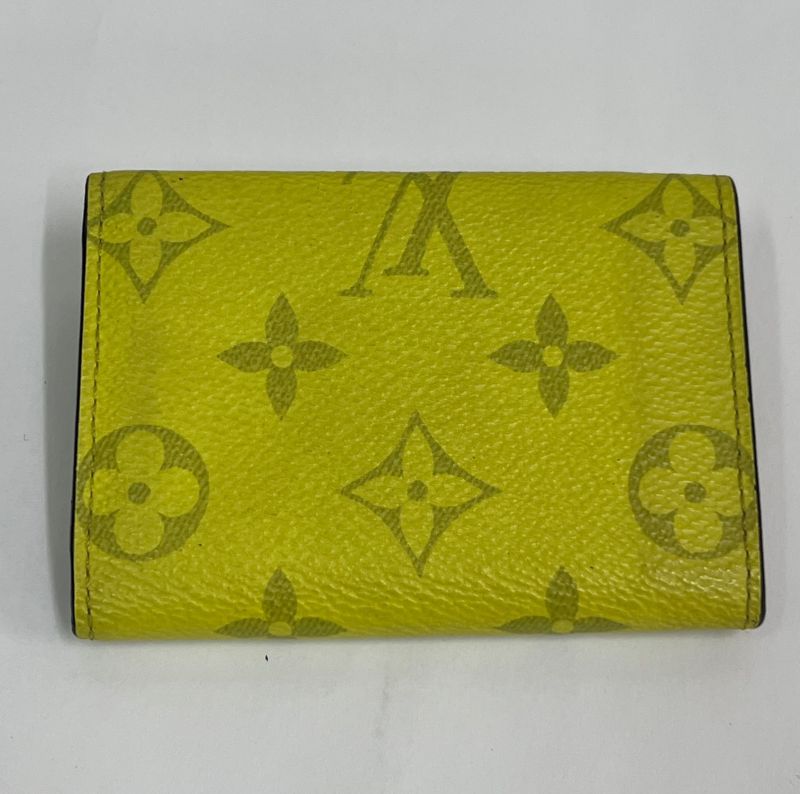 Louis Vuitton Wallet Trifold Wallet Taiga Llama Discovery Compact M67629