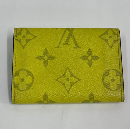 Louis Vuitton Wallet Trifold Wallet Taiga Llama Discovery Compact M67629