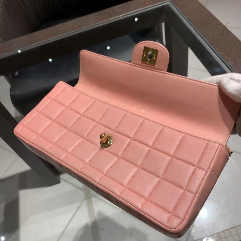 ◎ Authentic Chanel Chocolate Bar Matelasse Shoulder Bag Pink Lambskin Gold