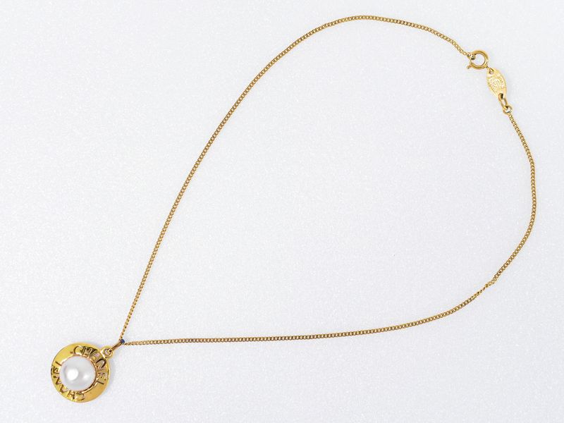 Authentic Chanel Logo Faux Pearl Necklace Pendant GP Gold Plated White Accessori
