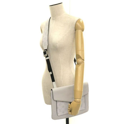 Louis Vuitton Taiga Llama Flap Messenger M30411