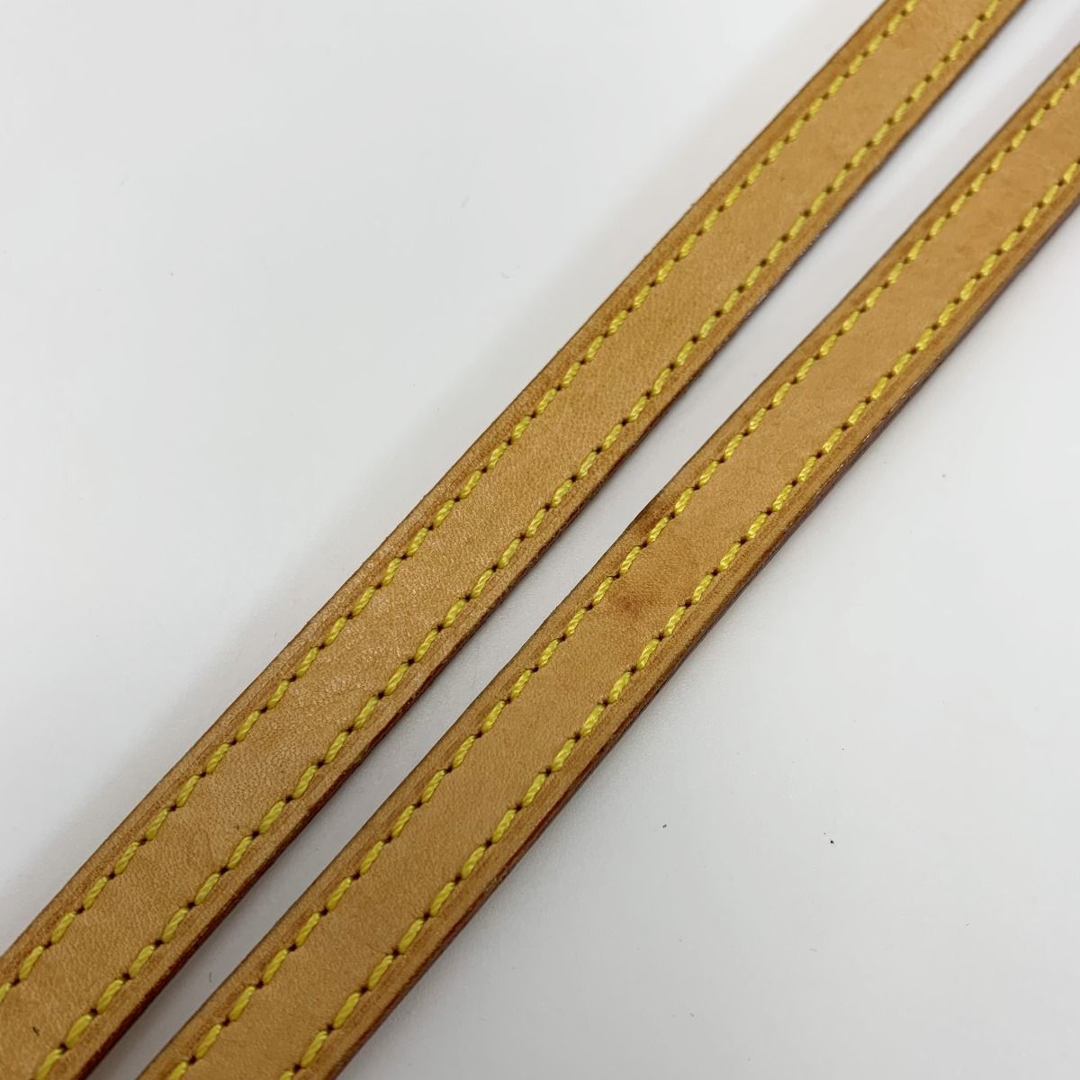 Louis Vuitton Leather Leather Beige 115cm (45.28in) Shoulder Strap Bag