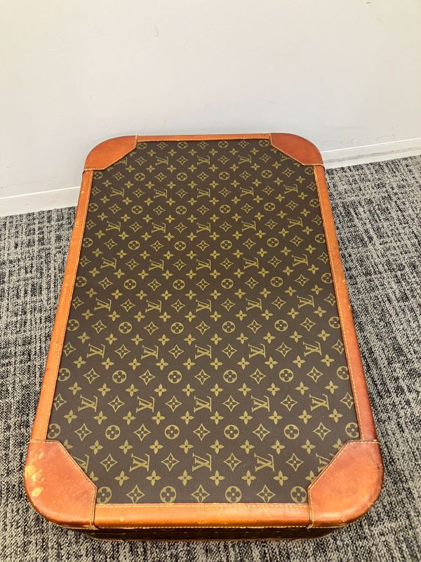 Louis Vuitton Stratos Monogram Vintage Trunk : Y0944