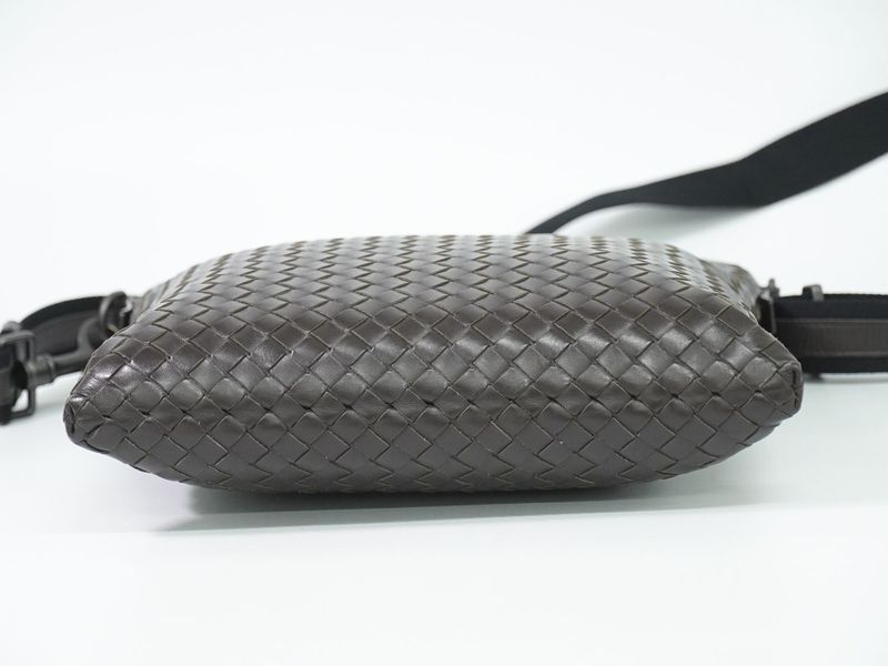 Authentic Bottega Veneta Intrecciato Shoulder Bag Pochette Leather Brown