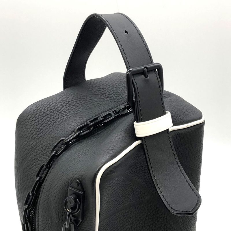 Backpack / Louis Vuitton Cloak Dop Kit 2022 FIFA World Cup Limited Edition