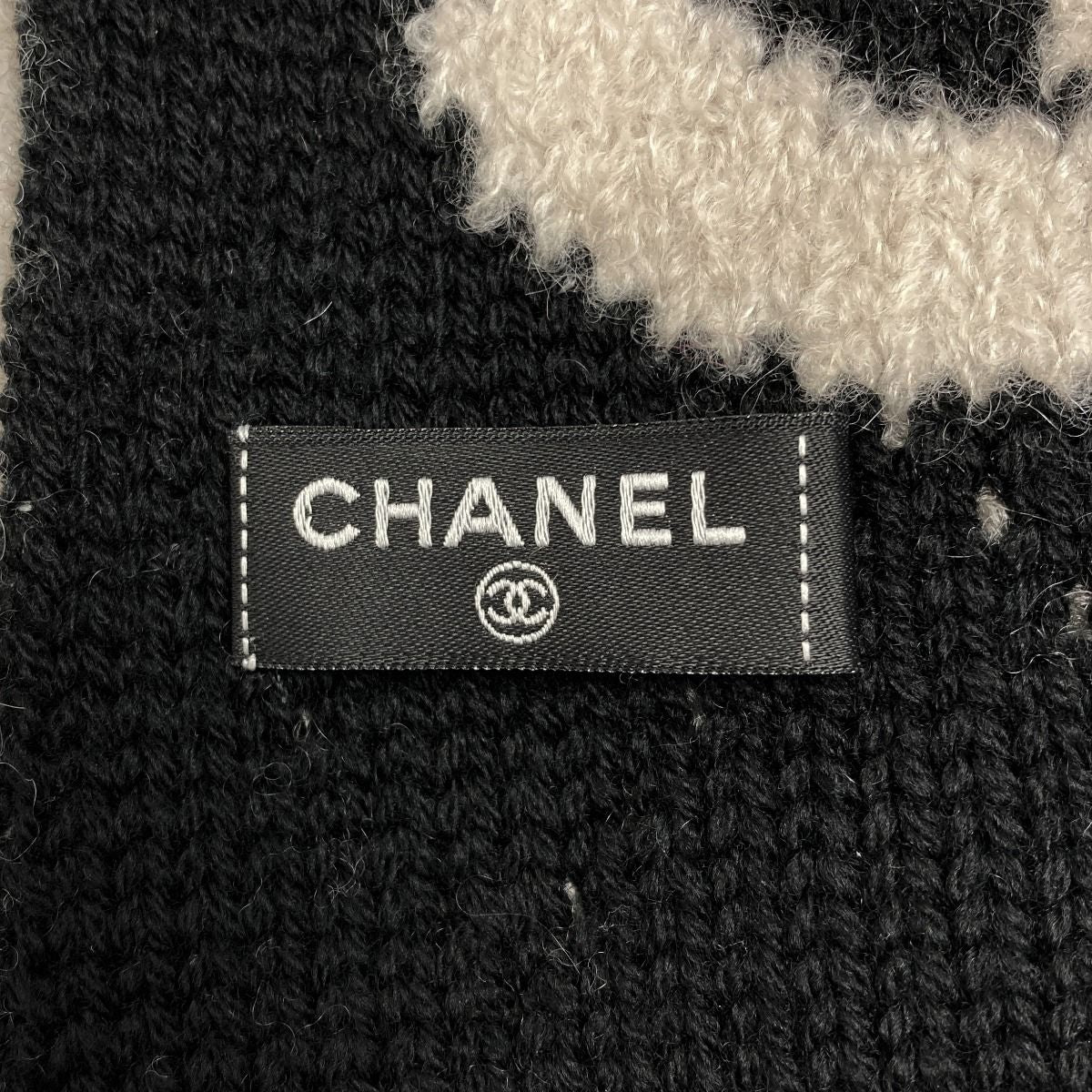 Chanel Logo Camellia Muffler Beige X Black Wool/cashmere/silk Stole