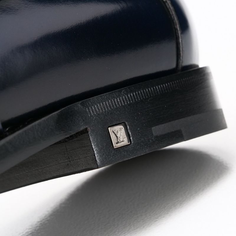 Louis Vuitton Loafers Size 7 1 2M V-line Leather Shoes Made In Italy 20250430