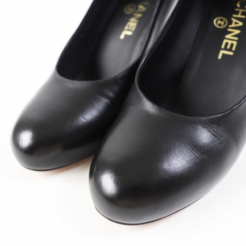 CHANEL G35025 Round Toe Leather Pumps With Coco Mark Black Gold Hardware 36