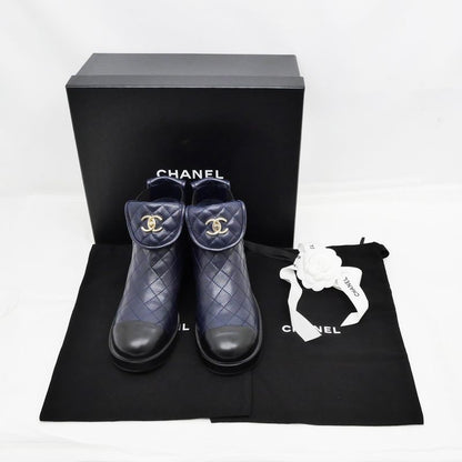 Chanel Matelasse Turnlock Side Gore Shorts Navy - G45144 38 25cm