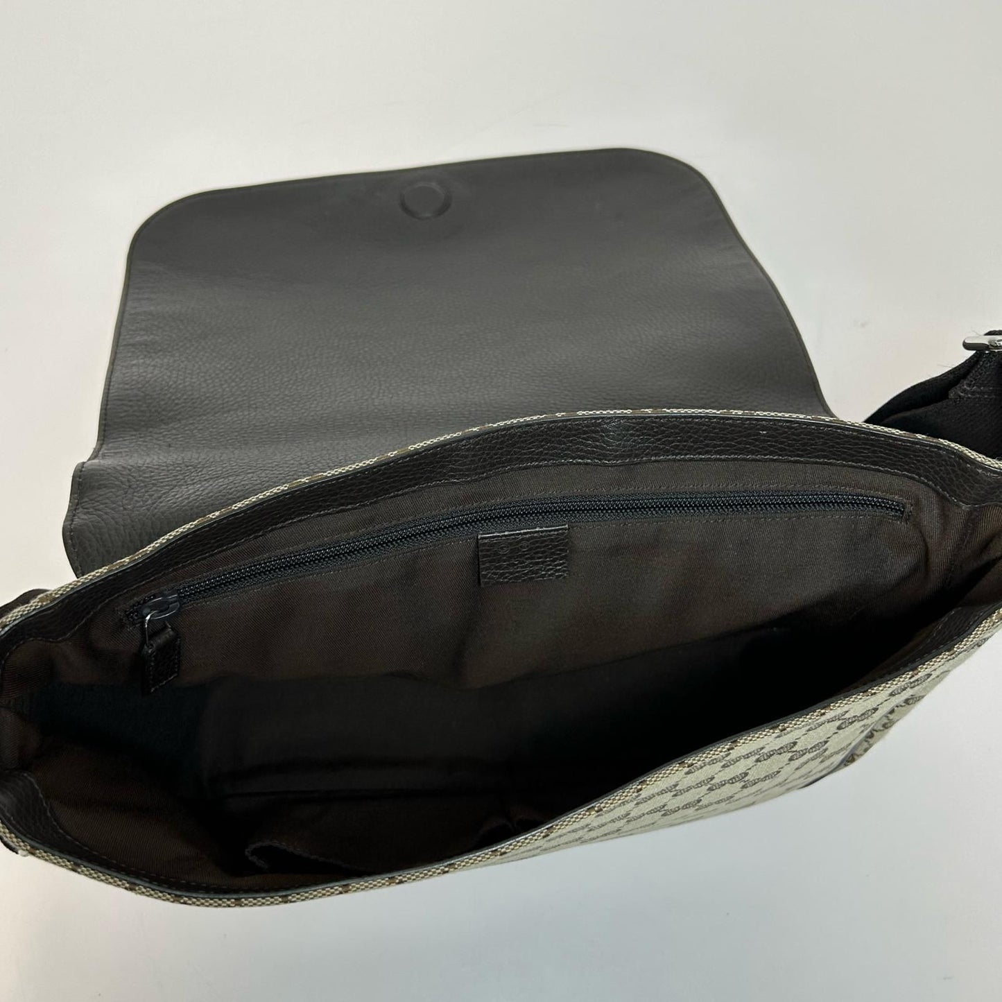 Gucci Shoulder Bag GG Canvas Outlet