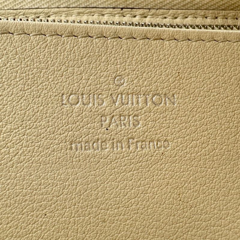 Louis Vuitton M61868 Monogram Mahina Round Zipper Zippy Wallet Long Wallet