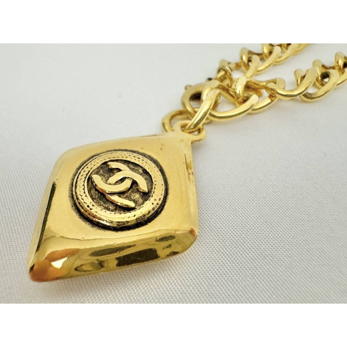 CHANEL CC Vintage 24K Necklace Choker Rhombus Logo Gold 93P