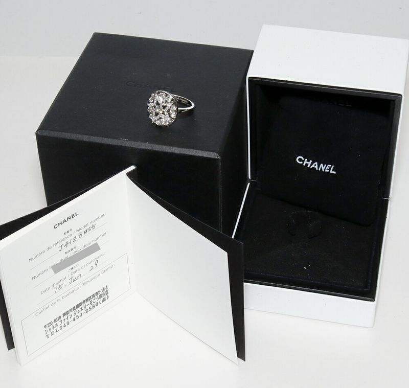 Chanel Ring 18K White Gold Diamond Comet Ring J4123