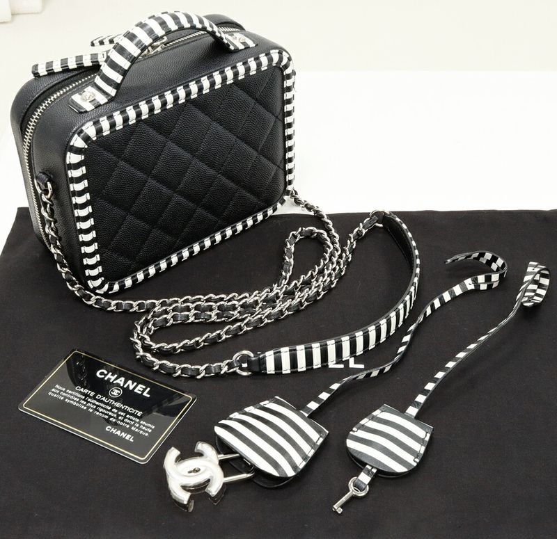 Chanel Chain Shoulder Bag Handbag CC Filigree Caviar Skin Black And White A93342