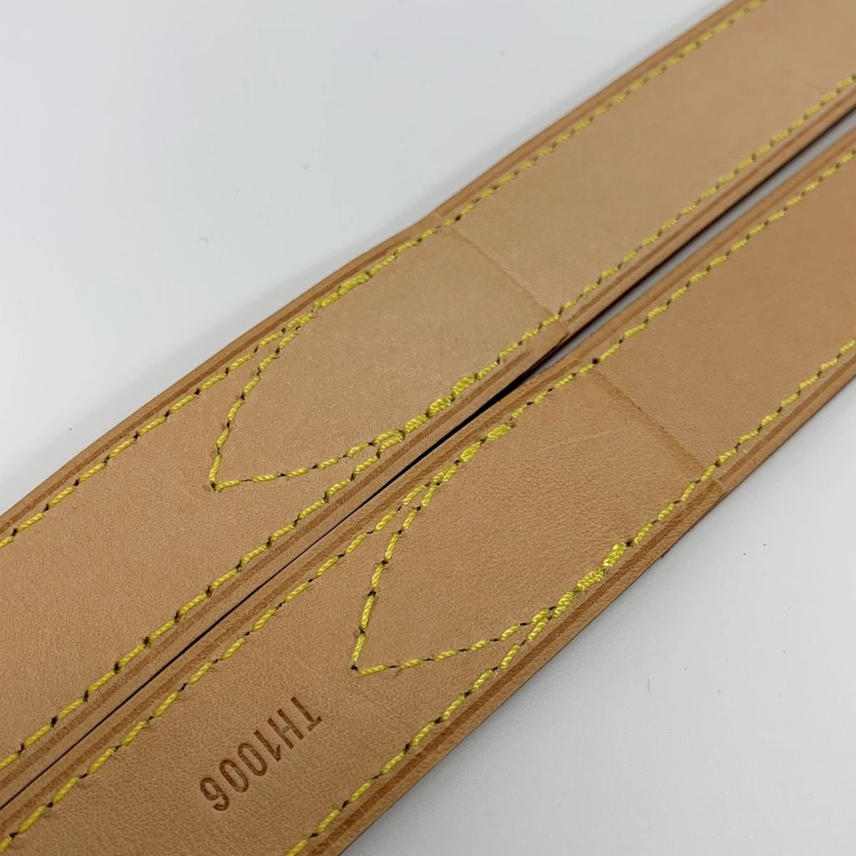 Louis Vuitton Leather Leather Beige J54316 152cm (59.84in) Bag Accessories