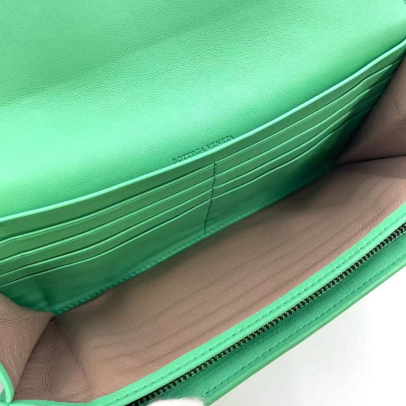 Bottega Veneta Intrecciato Fold Wallet Leather Green Wallet Black