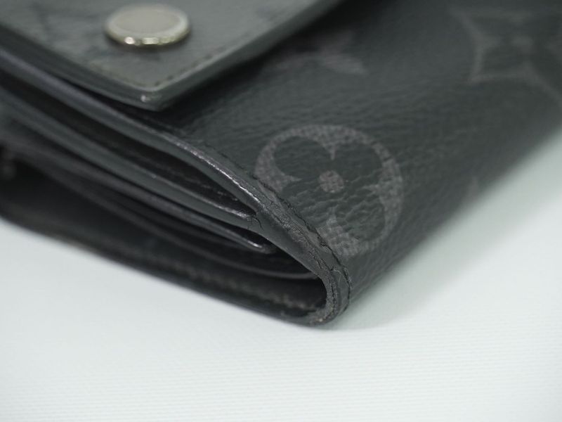 Authentic Louis Vuitton LV Discovery Monogram Eclipse Fold Wallet Black Gray