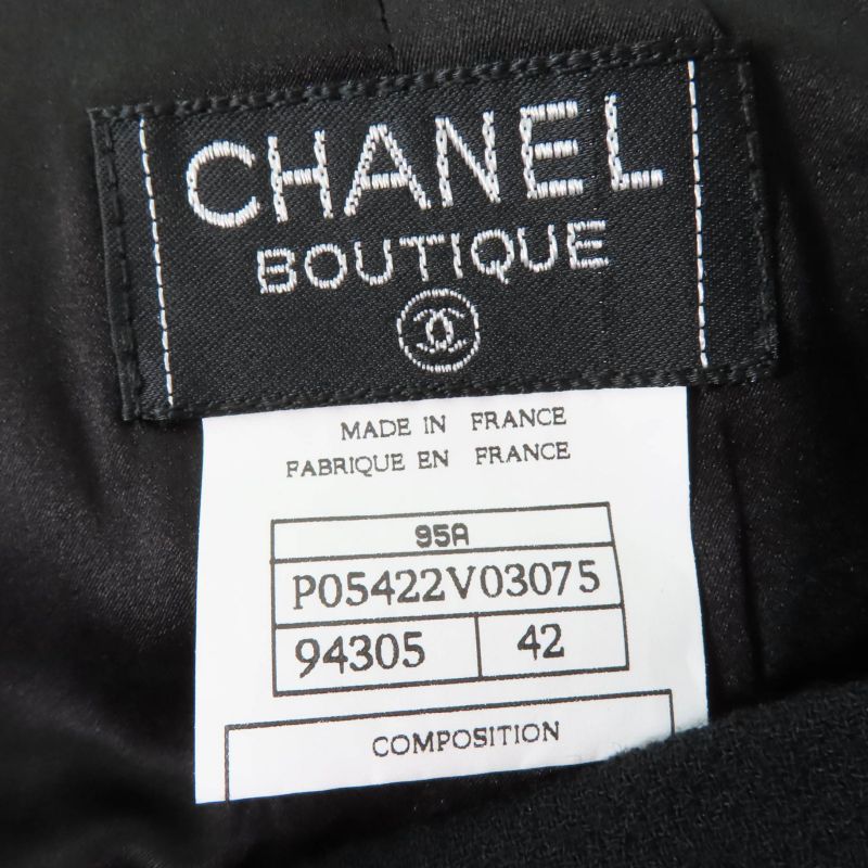 CHANEL Vintage 95A P05422v03075 100% Wool Rare Large Size 4 Pockets Coco Button