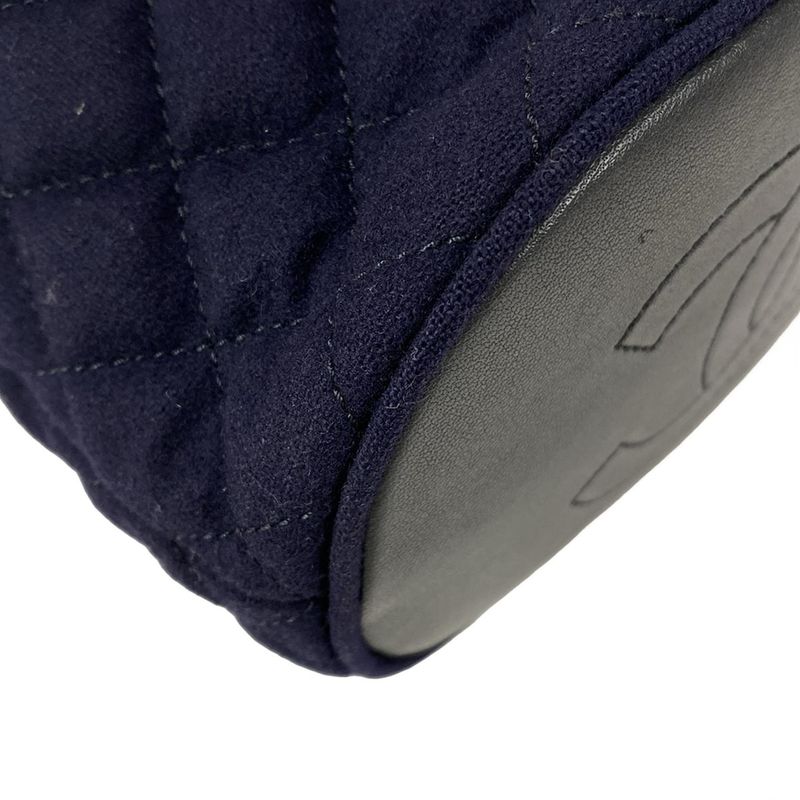 Chanel Shoulder Bag Matelasse Navy Marine Charm / Vintage Gold Hardware /