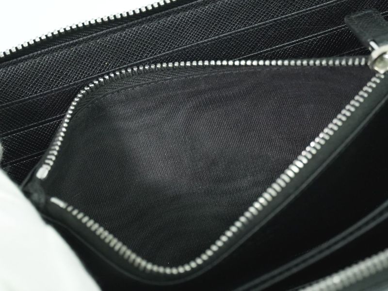 Authentic Prada Saffiano Leather Round Zipper Long Wallet Long Wallet Black