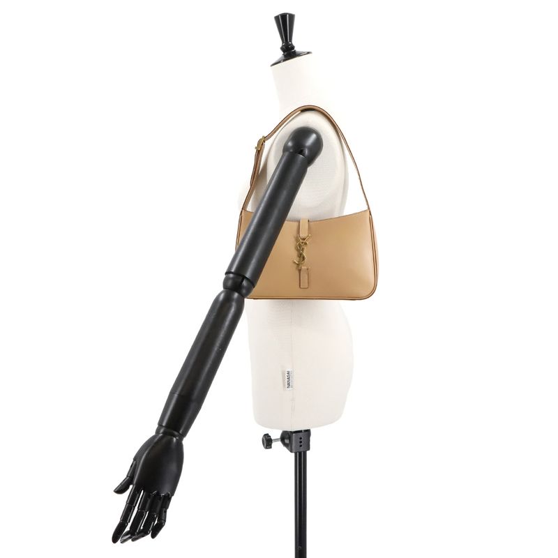 Exhibit Saint Laurent Le5a7 Le Saint Cassette Shoulder Bag Leather Beige 657228